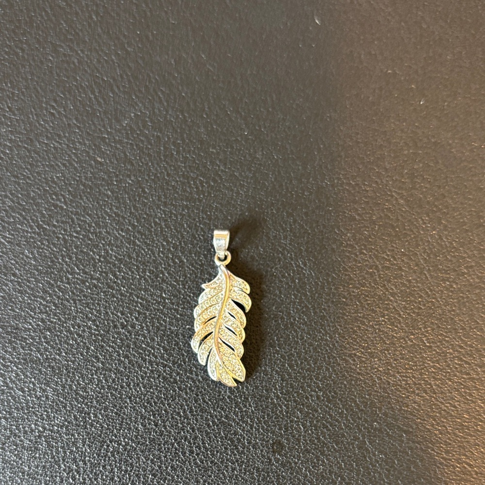Elegant Silver Leaf Pendant